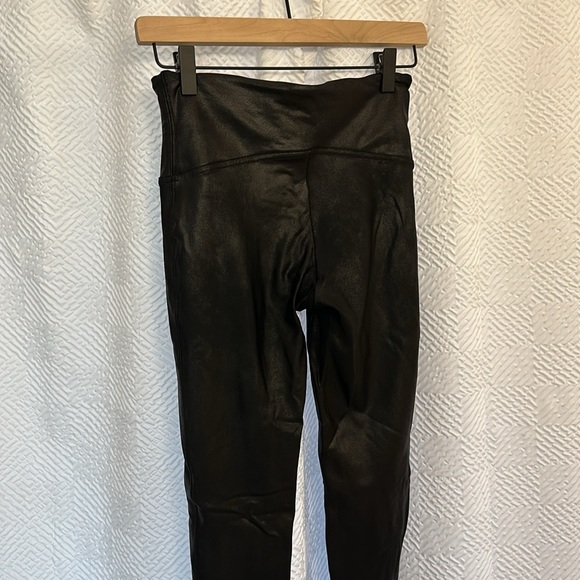 SPANX faux leather leggings - Picture 5 of 6